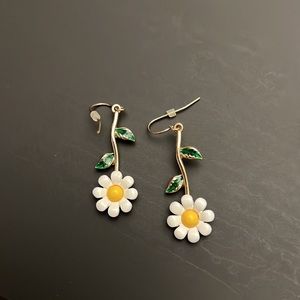 Forever 21 Daisy drop earrings